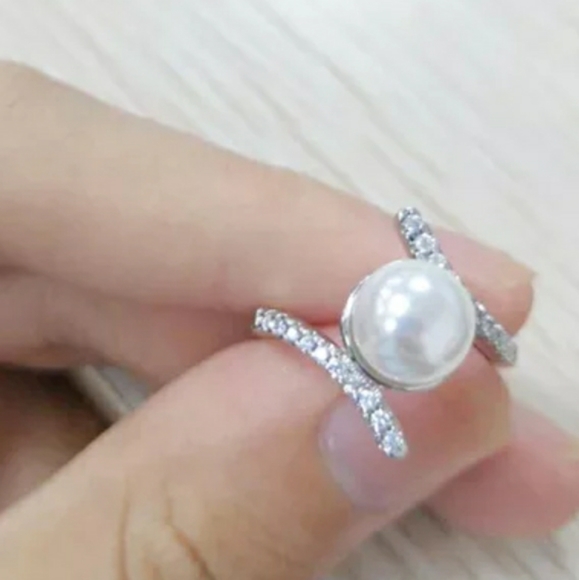 New Silver Faux Pearl Ring - Picture 5 of 6